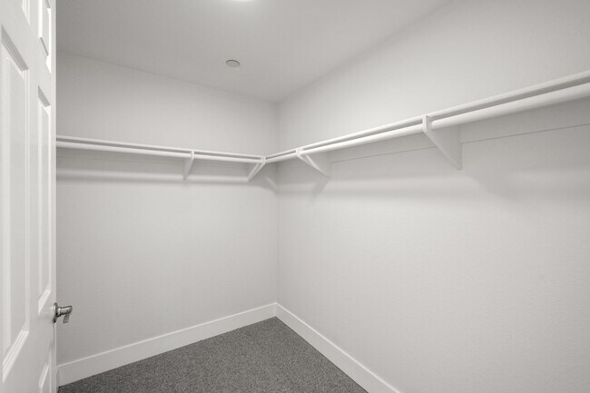 Building Photo - Stunning Remodeled Condo with Views in Banker's Hill