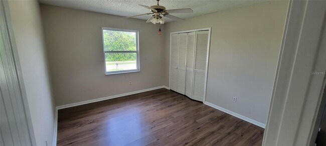 Building Photo - 1425 NE Old Mill Dr