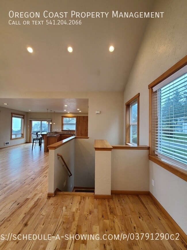 Building Photo - 961 NW Lanai Loop