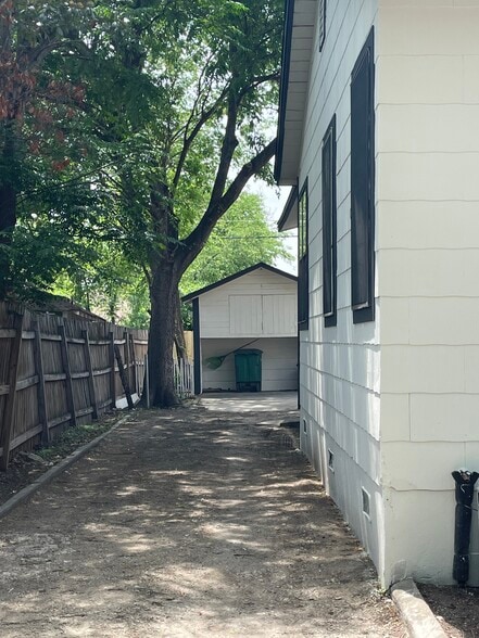 Building Photo - 1628 Sacramento