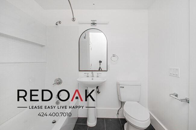 Building Photo - 6533 Hollywood Blvd