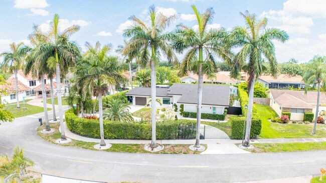 Building Photo - 7345 N Oakmont Dr