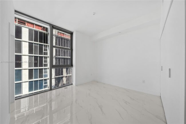 Building Photo - 700 NE 24th St