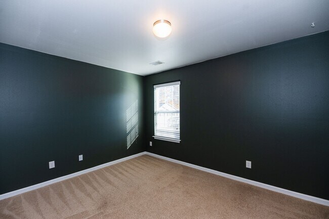 Building Photo - Beautifully 4-bedroom, 2.5-bathroom spacio...