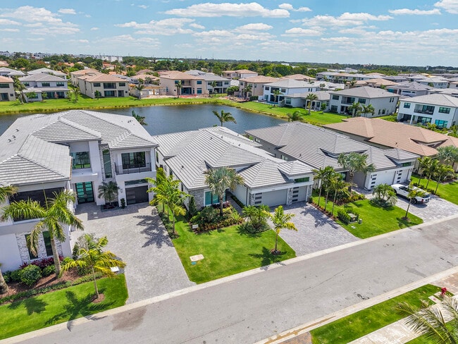 Building Photo - 9524 Riverside Pk Dr
