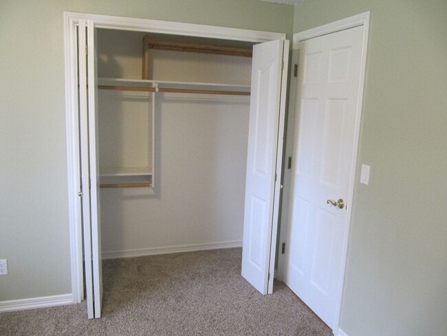 Building Photo - Three Bedroom Home in South Salem