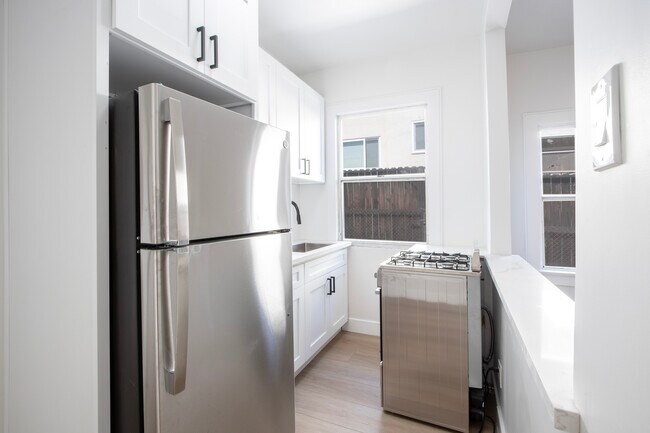 Building Photo - 1918 Grace