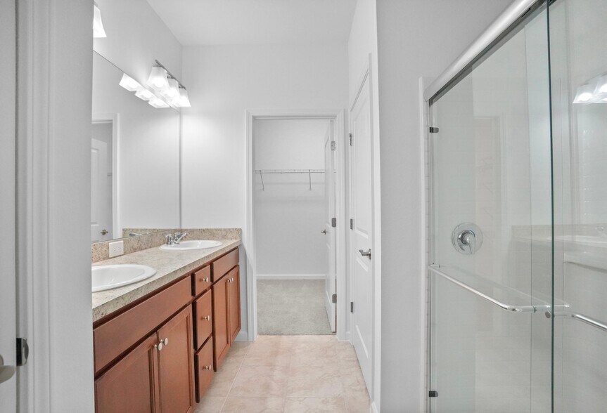 Building Photo - 9400 Daydream Dr