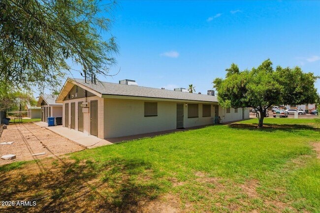 Building Photo - 1321 E Carol Ave