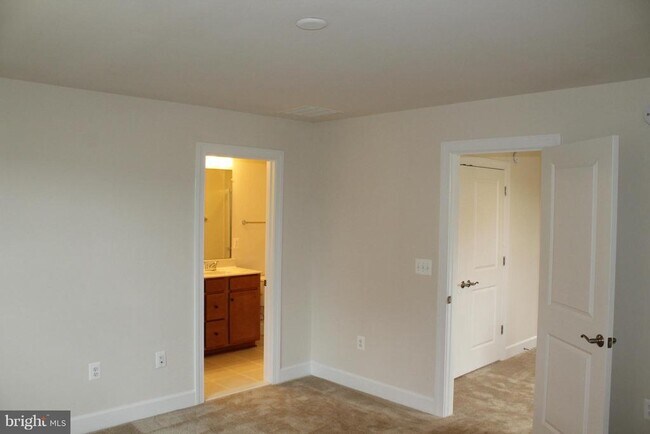 Building Photo - 10665 Hinton Wy