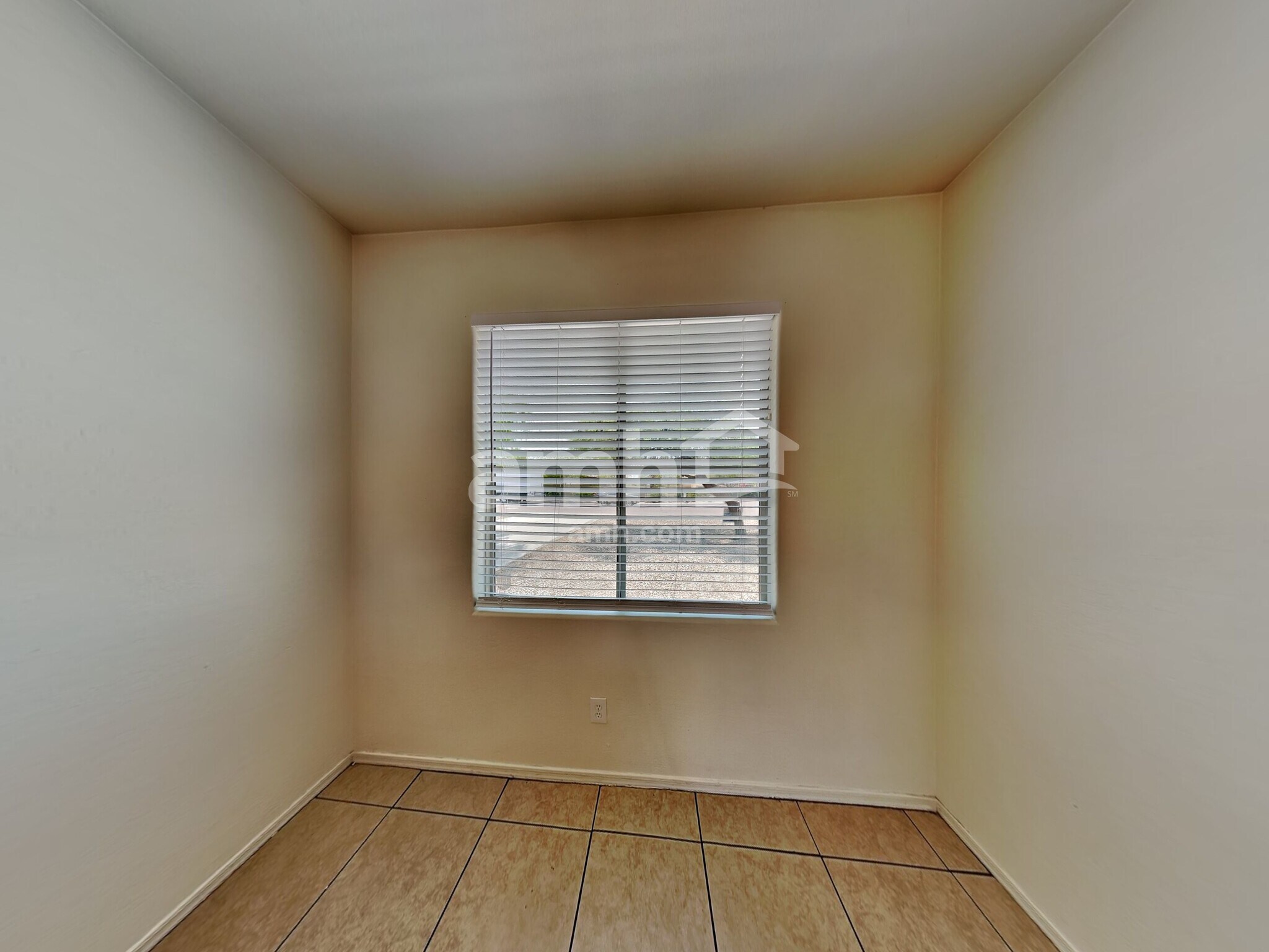Building Photo - 2827 S 74th Dr
