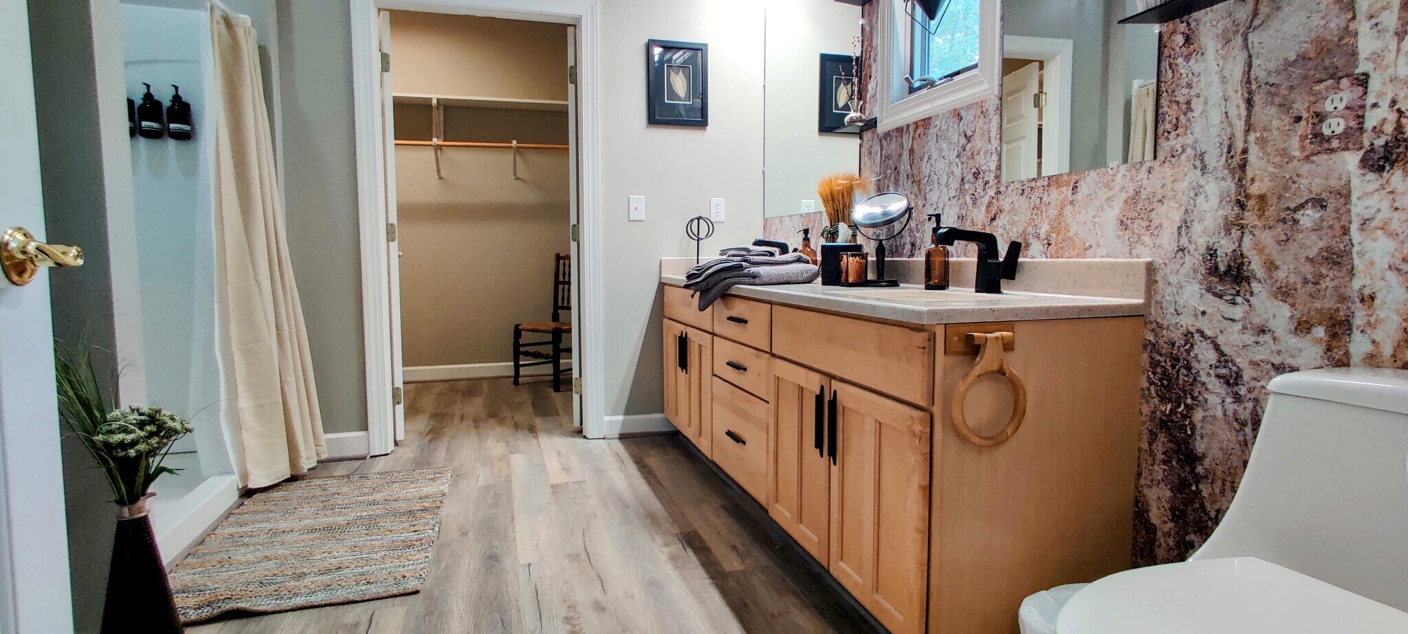 Building Photo - 250 Paddock Dr