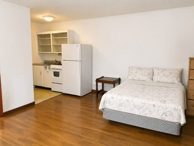 Interior Photo - 907SE
