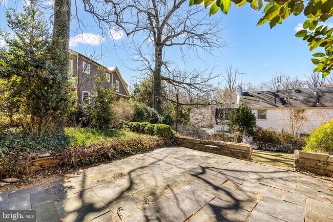 Building Photo - 2355 N Quincy St