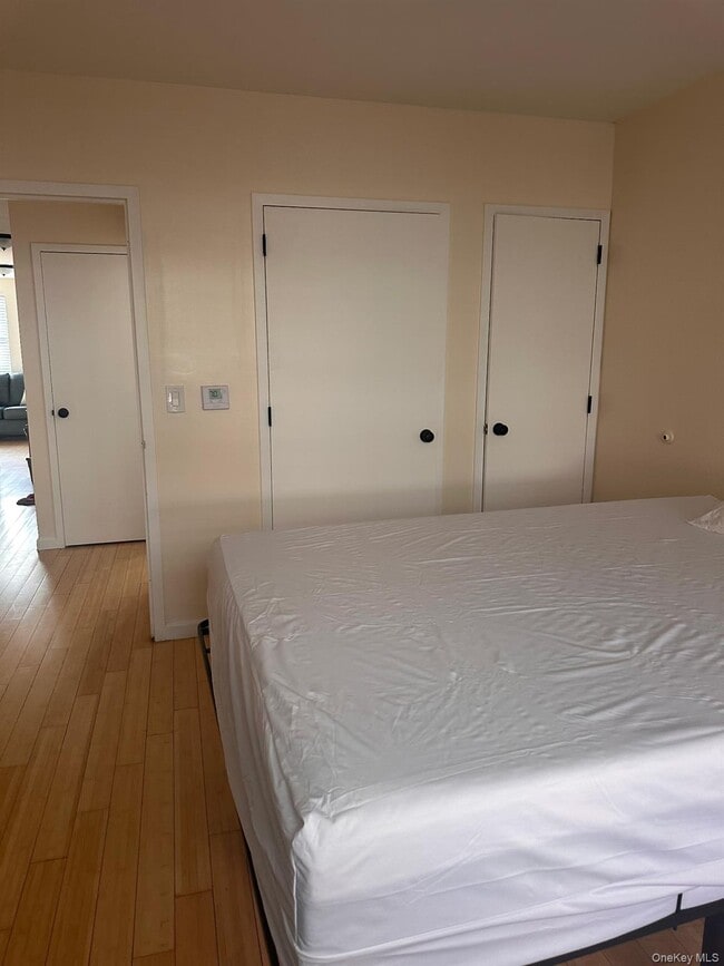 Building Photo - 415 E 160th St