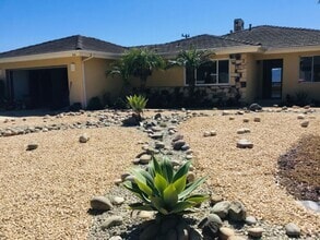 Building Photo - Camarillo Heights 3 Bedroom