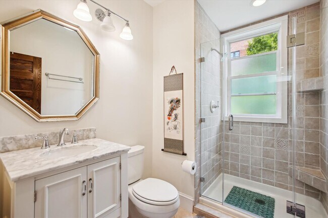 Building Photo - Stunning 3BR+, 3.5BA Capitol Hill Home wit...