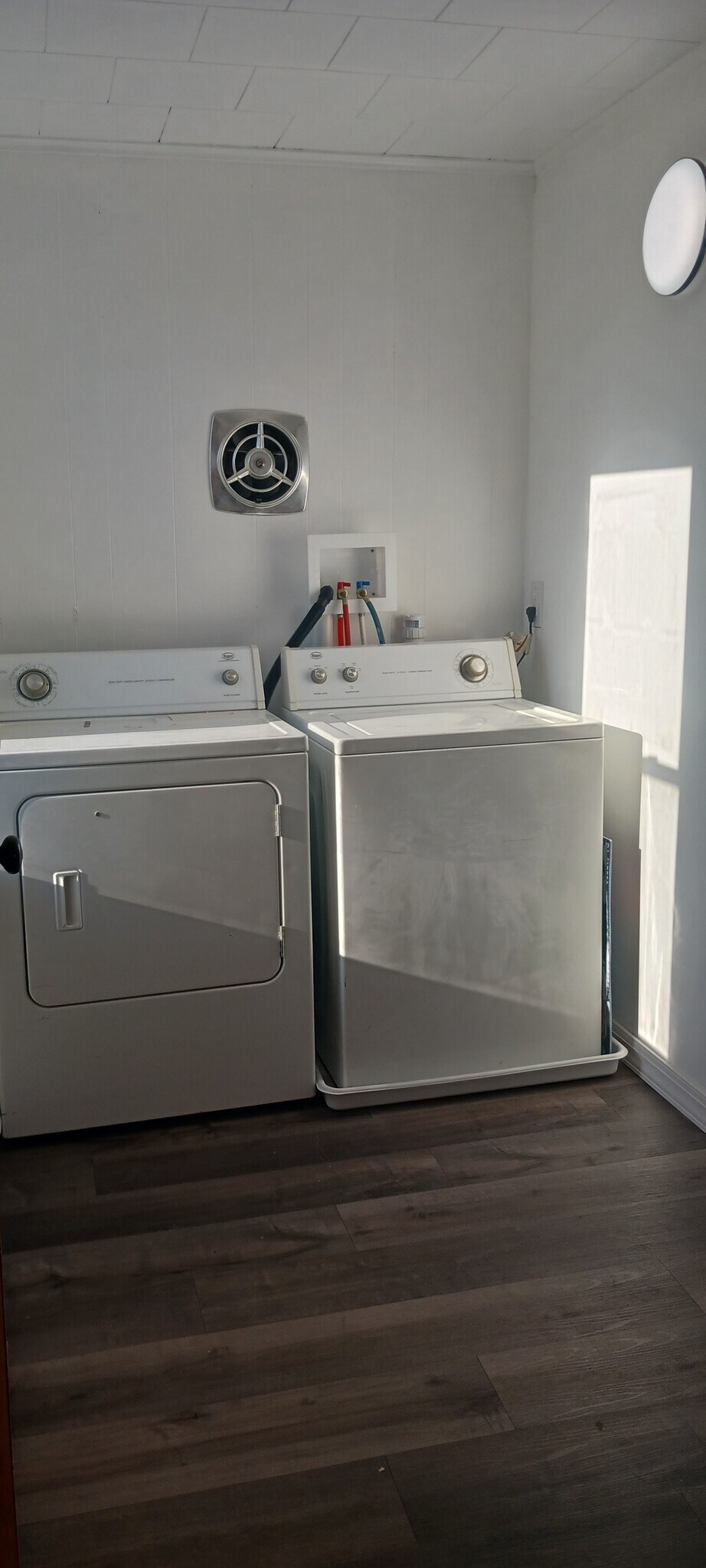 Common Laundry Room - 86 N Blettner Ave