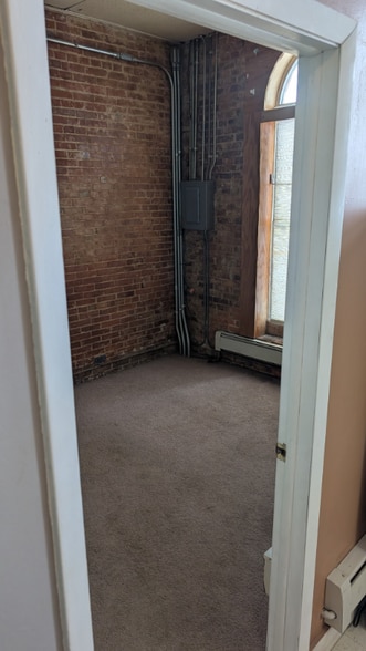 Building Photo - 60 N Main St