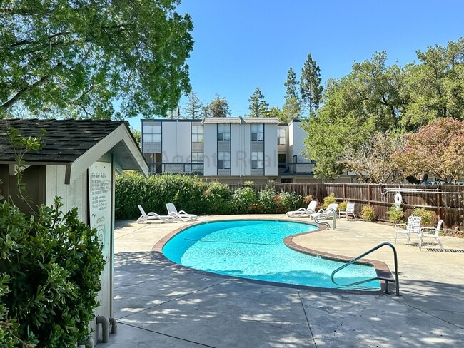 Building Photo - 2040 Sierra Rd