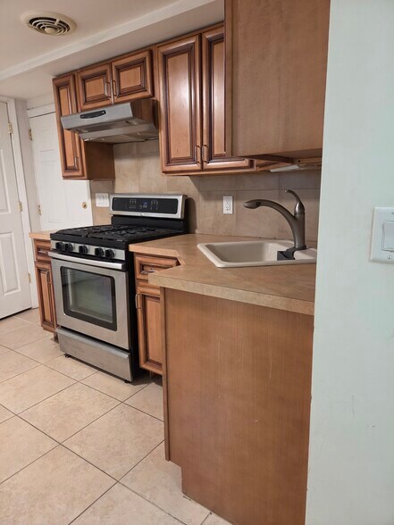 Building Photo - 456 Morse Ave