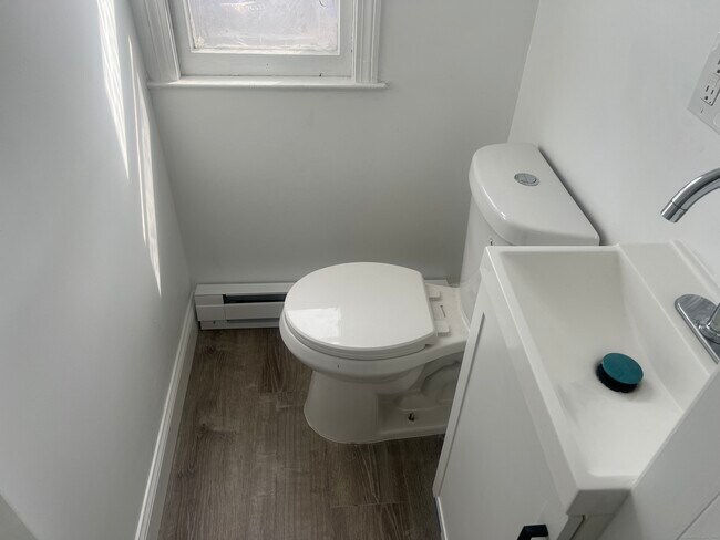 Building Photo - 53 Sisson St