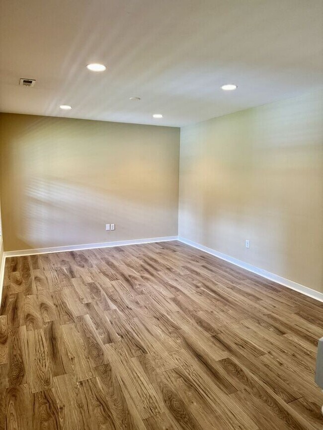 Building Photo - Charming 4-Bedroom, 2-Bathroom Cape Cod located in the highly sought-after Midlothian area of Che...
