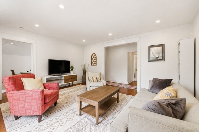 Building Photo - 235 Greenwood St