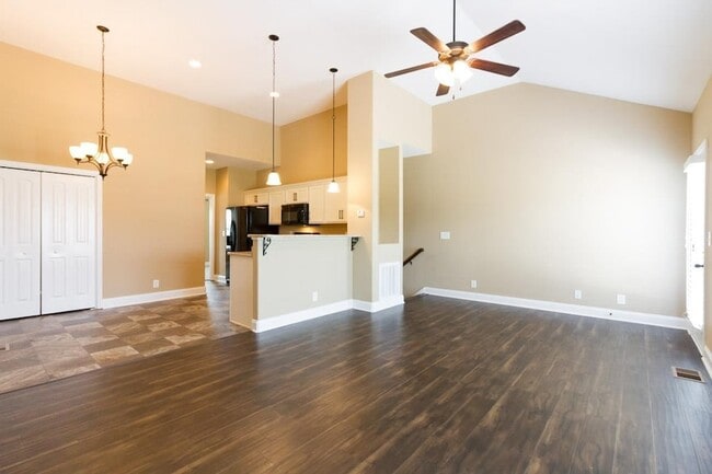 Building Photo - 155 Matheson Dr