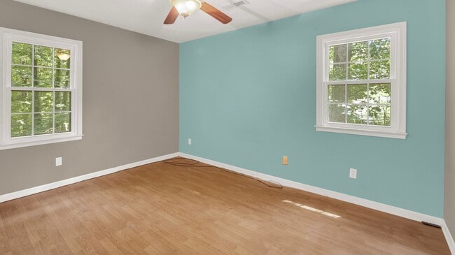 Building Photo - Lovely 3 bedroom, 1 1/2 bathroom home in G...
