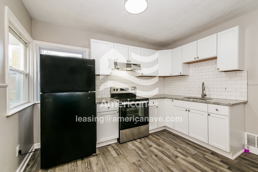 Building Photo - 2201 E 59th St