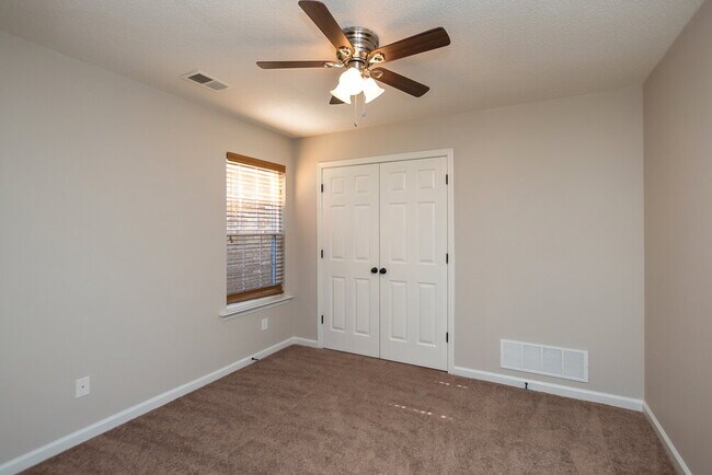 Building Photo - 7892 Ridgedale Dr