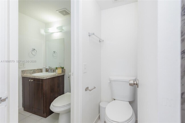 Building Photo - 8885 Fontainebleau Blvd