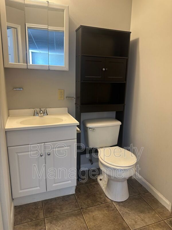 Building Photo - 95 N Main St