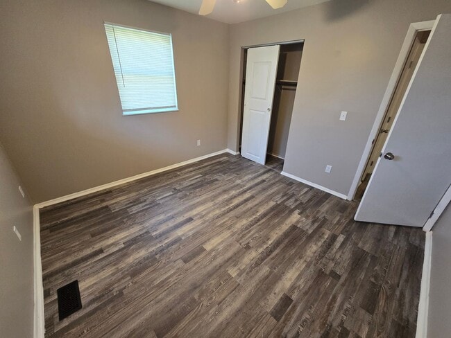 Building Photo - 4 Bedroom House