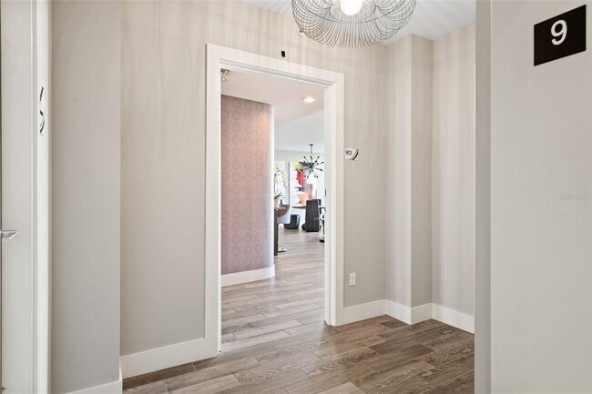 Building Photo - 176 4th Ave NE