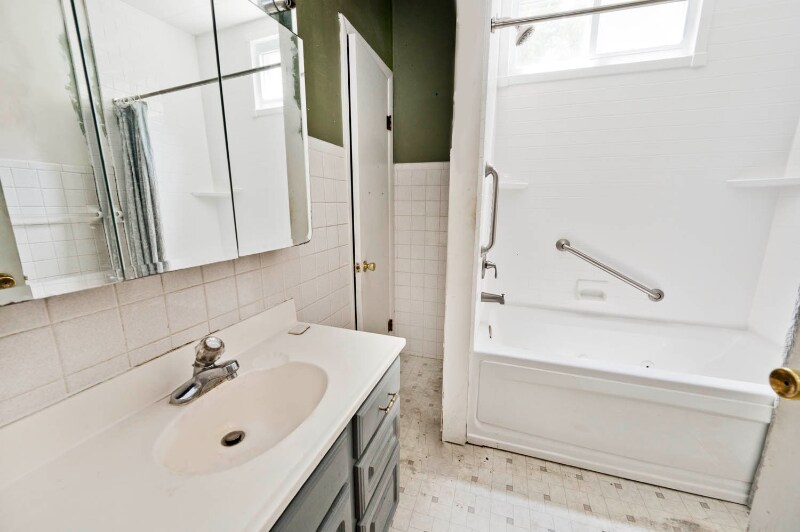 Building Photo - 269 N Vine St