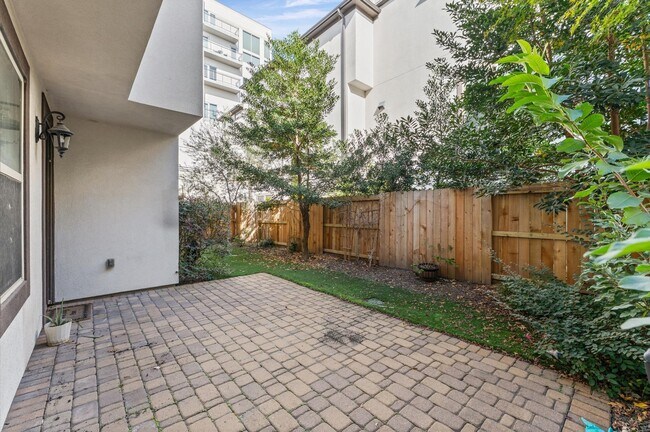 Building Photo - 1306 Hawthorne St