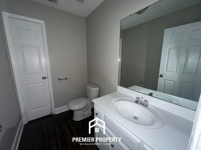 Building Photo - Grand 4BR/2.5BA Executive Home in Cordova | 2,700 Sq Ft, Bay Window & Spa Suite