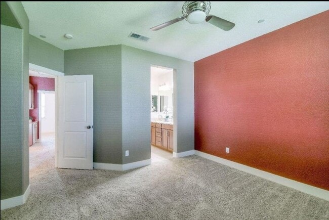 Building Photo - 405 Washington Square