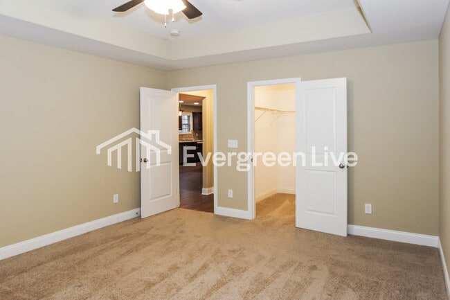 Building Photo - 3013 Monterey Dr SW