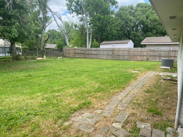Building Photo - 124 Gordon Crockett Dr