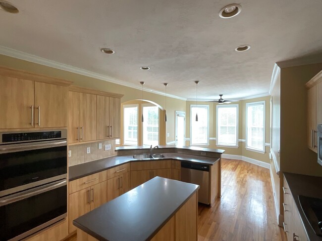 Building Photo - 1319 Hawksmoor Way