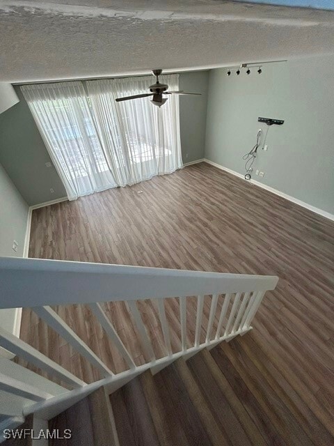 Building Photo - 5565 Cove Cir