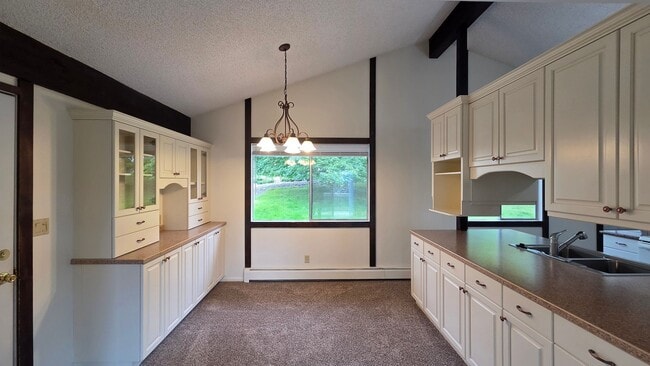 Building Photo - 411 Westview Dr