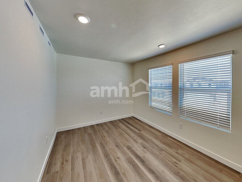 Building Photo - 6542 E Paseo Baranda