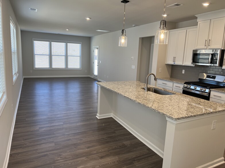 Kitchen with Appliances - 784 Manitou Cir