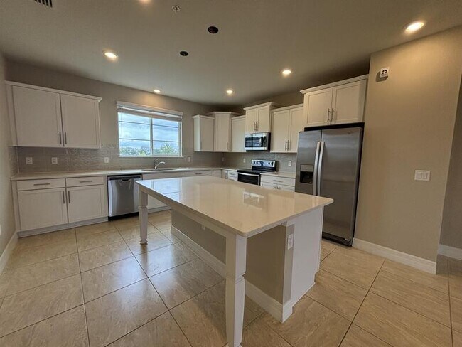 Building Photo - 8656 Waksman Pl