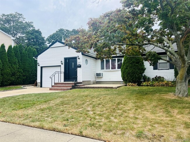 Building Photo - 694 Blackstone Ave