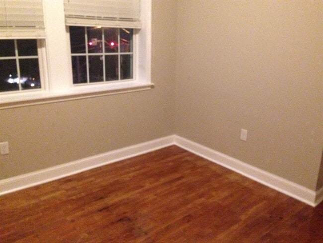 Building Photo - 5 S Center St